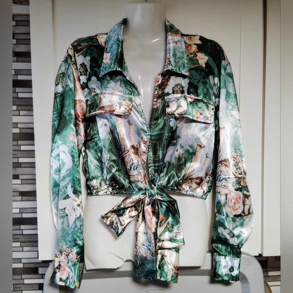 Jolie & Joy Satin Renaissance Artsy long Sleeve Cropped Blouse Sz- S